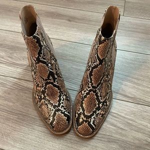 Vince Camuto snakeskin boots - size 8 (7.5 runs small) - New with box